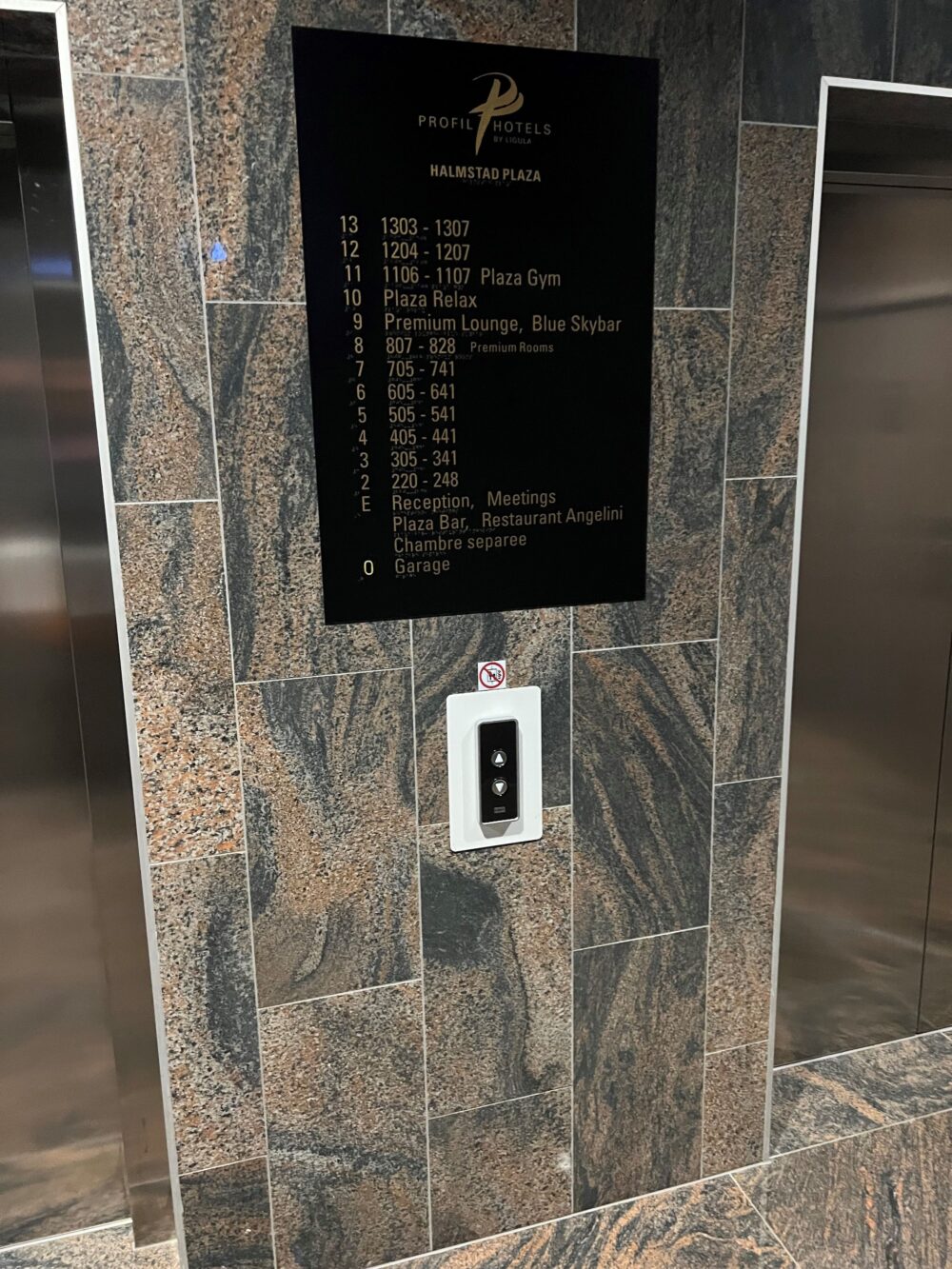 Väggbeklädnad och golv